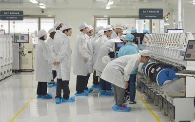 走進(jìn)OPPO R15手機(jī)工廠 探秘高運(yùn)速、嚴(yán)要求的智能生產(chǎn)全流程